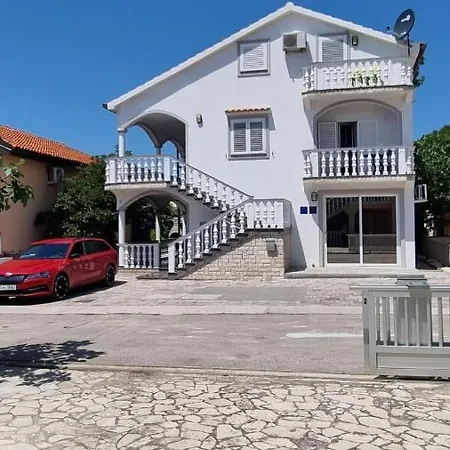 Ira Apartment *