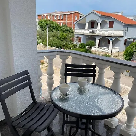 Ira Apartment *