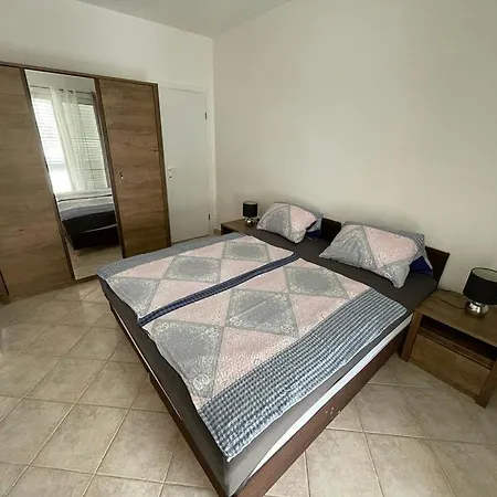 Ira Apartment