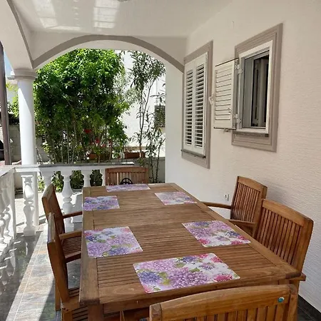 Apartment Ira Vir