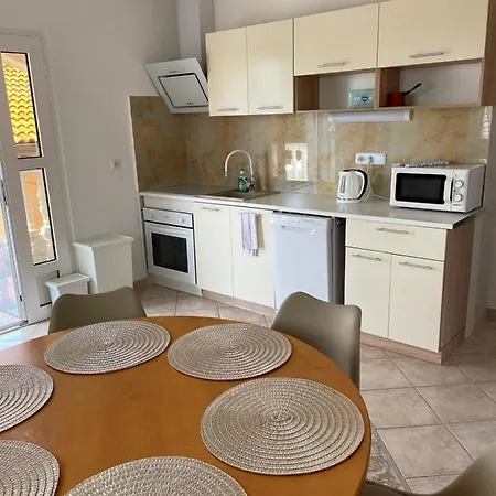 Apartment Ira *