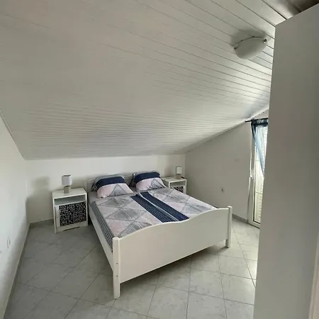 Ira Apartment